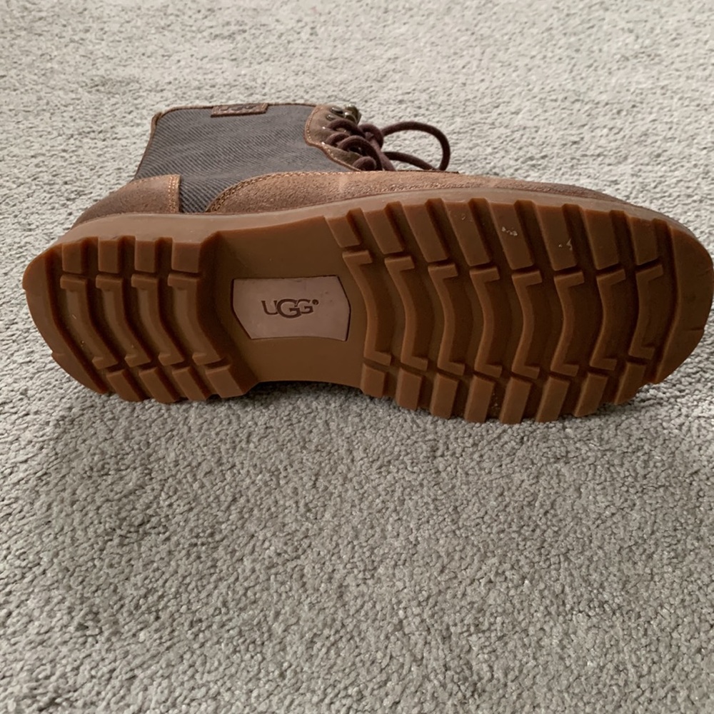 UGG Montgomry Boot - Picture 10 of 15